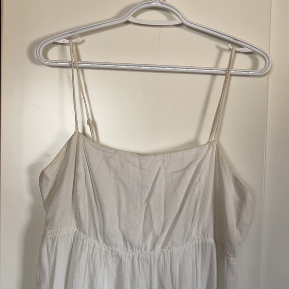 Ruffle bottom white dress - Picture 2 of 4